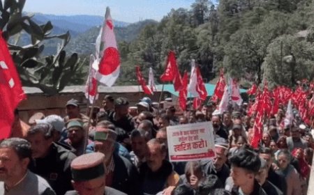 शिमला में किसान सभा सहित अन्य संगठनों का प्रदर्शन, बेदखली और मकानों की बाड़बंदी का विरोध 