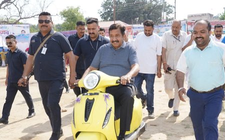उपमुख्यमंत्री ने चलाई इलेक्ट्रिक स्कूटी चलाकर,  हरित परिवहन का दिया संदेश