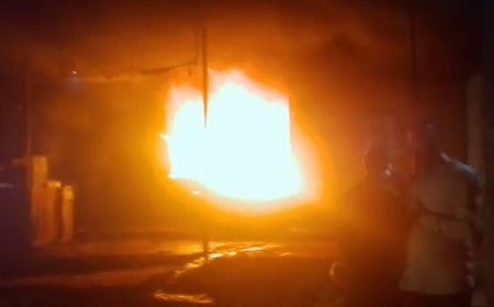 नैनाटिक्कर में आगजनी की भेंट चढ़ी मोबाइल शॉप,घटना में लाखों का नुकसान