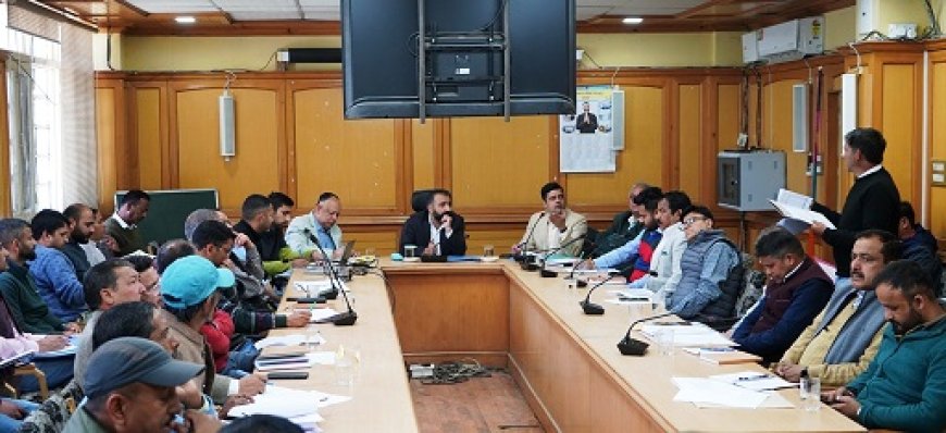 उपायुक्त किन्नौर ने जिला के सभी विभागाध्यक्षों को विकासात्मक कार्य समयबद्ध सीमा में पूर्ण करने के दिए निर्देश  