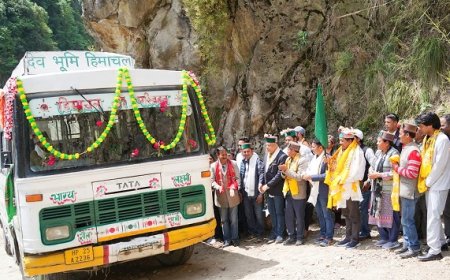 राजस्व मंत्री ने किन्नौर के छोण्डा से थाच गांव के लिए एचआरटीसी की बस सेवा को हरी झंडी दिखाकर किया रवाना  
