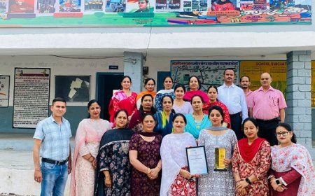 भोटा स्कूल की सुनैना मैडम वेस्ट वोकेशनल टीचर अवार्ड  से सम्मानित 