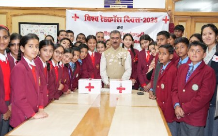 विश्व रेडक्रॉस दिवस पर स्वयं सेवकों ने मुख्यमंत्री से की भेंट  