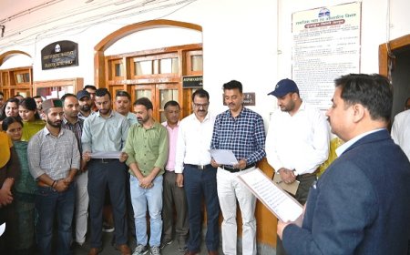 राष्ट्रीय आतंकवाद विरोधी दिवस पर कर्मचारियों को उपायुक्त ने दिलाई शपथ