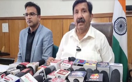 स्कूल बसों में किराया वृद्धि को को लेकर छात्रों के अभिभावकों ने सचिवालय में डिप्टी सीएम अग्निहोत्री से की मुलाकात  