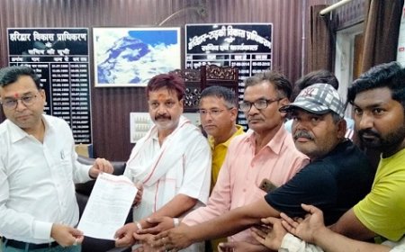 हरिद्वार स्मार्ट कॉरिडोर योजना में सम्मिलित किए जाने की मांग को लेकर लघु व्यापारियों ने निकाला पैदल मार्च