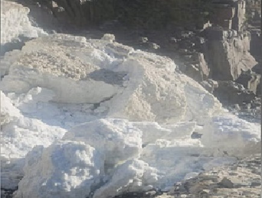 लाहाैल-स्पीति के उदयपुर-किलाड़ सड़क पर देर रात हिमस्खलन से पांगी घाटी में यातायात मार्ग बंद 