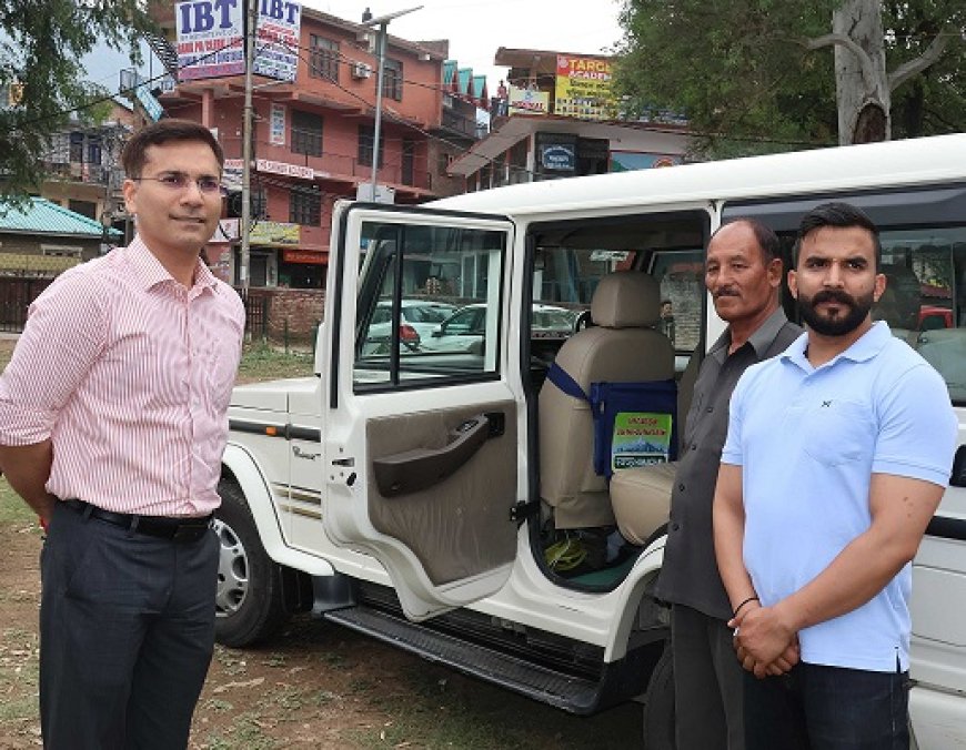 सार्वजनिक परिवहन व अन्य निर्धारित वाहनों में डस्टबिन रखना अनिवार्य : रोहित राठौर