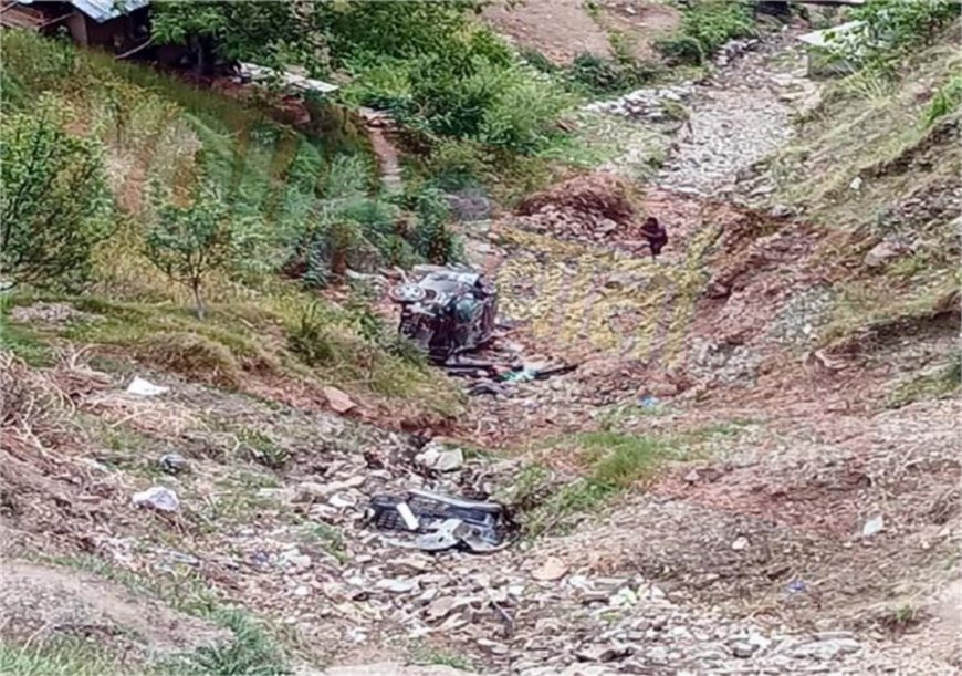 अनियंत्रित होकर दुर्घटनाग्रस्त हुई कार , मंदिर जा रहे मां-बेटे की सड़क हादसे में मौत 