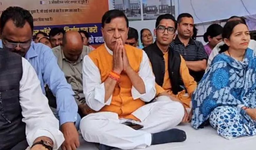 मेडिकल कॉलेज शिफ्ट करने के विरोध में नाहन में सांकेतिक धरना,मेडिकल कॉलेज शिफ्ट करने का जताया विरोध