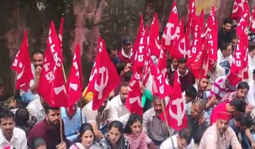 आपातकालीन सेवाओं में तैनात 108 और 102 एंबुलेंस कर्मी अपनी मांगों को लेकर 24 घंटों की हड़ताल पर