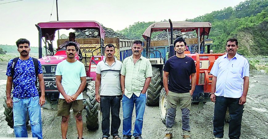 अवैध खनन में करते पकड़े छह ट्रैक्टर वन विभाग ने वसूला 1.27 लाख रूपये जुर्माना