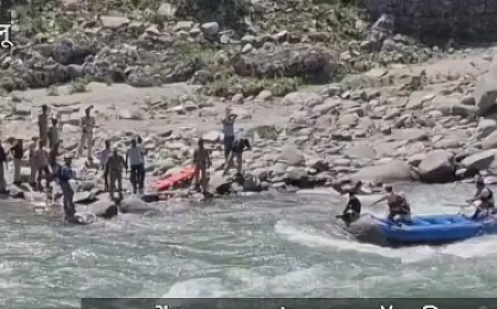 ब्रेकिंग कुल्लू - भूकंप से भूतनाथ वैली टूटा, ब्यास नदी के बीच फंसा व्यक्ति टीम ने सुरक्षित किया रेस्कयू