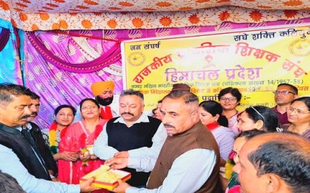 शिक्षा मंत्री के साथ बैठक करने के बाद प्राथमिक शिक्षक संघ ने  क्रमिक अनशन किया खत्म