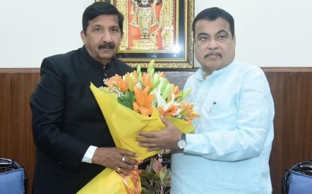 केंद्रीय सड़क परिवहन एवं राजमार्ग मंत्री नितिन गडकरी से उपमुख्यमंत्री मुकेश अग्निहोत्री ने की मुलाकात