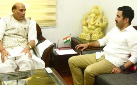 लोक निर्माण मंत्री विक्रमादित्य सिंह ने दिल्ली में केन्द्रीय रक्षा मंत्री राजनाथ सिंह से की भेंट  