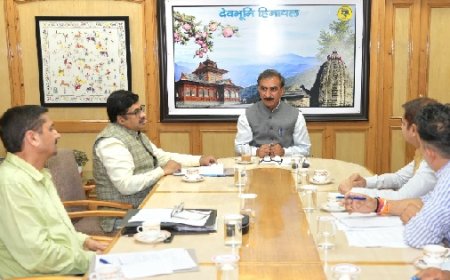 मुख्यमंत्री ने कांगड़ा ज़िला में विभिन्न विकास परियोजनाओं की समीक्षा की