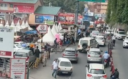 शिमला में भी बड़ी संख्या में पहुंच रहे पर्यटक,शहर की सड़कों पर ट्रैफिक जाम की बढ़ी समस्या