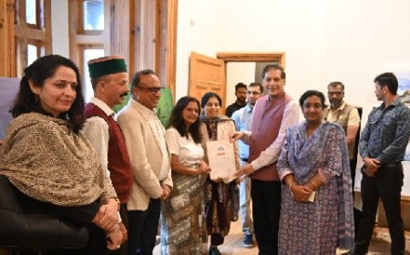 बैंटनी कैसल में आयोजित शिमला कला महोत्सव का समापन,मुख्य सचिव ने चित्रकारों को किया सम्मानित