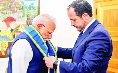 तीन देशों की यात्रा के पहले चरण में साइप्रस पहुंचे पीएम मोदी,साइप्रस सरकार ने सर्वोच्च नागरिक सम्मान से किया सम्मानित 