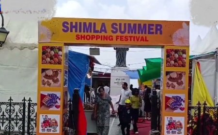 ऐतिहासिक रिज मैदान पर लगे स्टॉल हटा लिए गए, लेकिन पीछे रह गई गंदगी और अव्यवस्था