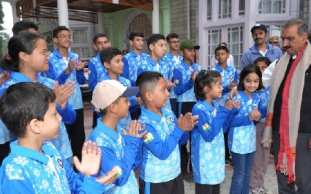 राष्ट्रीय आइस स्केटिंग चैंपियनशिप के लिए मुख्यमंत्री ने राज्य के दल को किया रवाना   