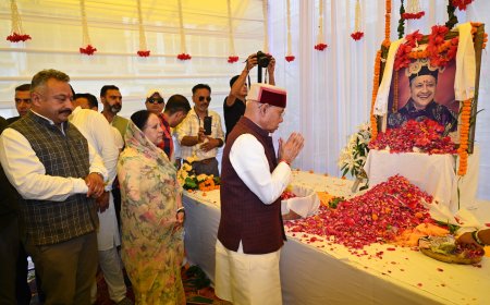 राज्यपाल शिव प्रताप शुक्ल ने पूर्व मुख्यमंत्री वीरभद्र सिंह को दी श्रद्धांजलि