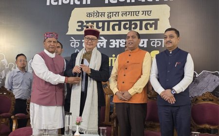 मॉक पार्लियामेंट में कॉलेज और स्कूलों के युवाओं ने लिया भाग , आपातकाल के समय जेल काट चुके प्रहरियों को केंद्र मंत्री ने किया सम्मानित