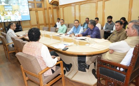 आपदा प्रभावित क्षेत्रों में युद्धस्तर पर चलाए जाये  राहत कार्य , मुख्यमंत्री ने अधिकारियों को दिए सख्त निर्देश 