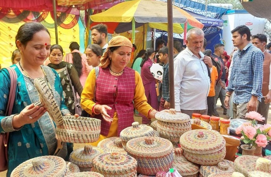 गांव की बेटियां, महिलाएं बन रहीं उद्यमी: हिम इरा शॉप से आत्मनिर्भरता और संस्कृति का नया अध्याय