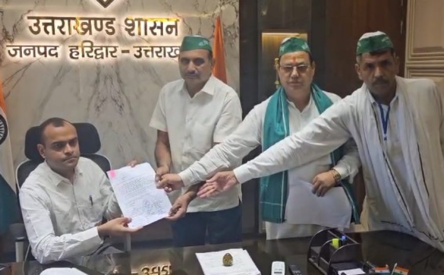 भारतीय किसान श्रमिक जनशक्ति यूनियन के पदाधिकारियो ने हरिद्वार के नवनियुक्त जिलाधिकारी मयूर दीक्षित को सौंपा ज्ञापन