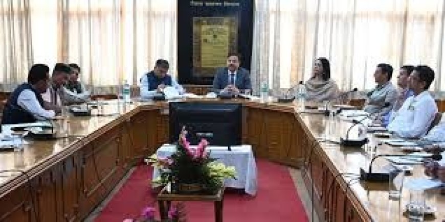 सेब सीजन को लेकर उपायुक्त शिमला की बागवानों व संबंधित अधिकारियों से बैठक कर व्यवस्थाओं का लिया जायजा