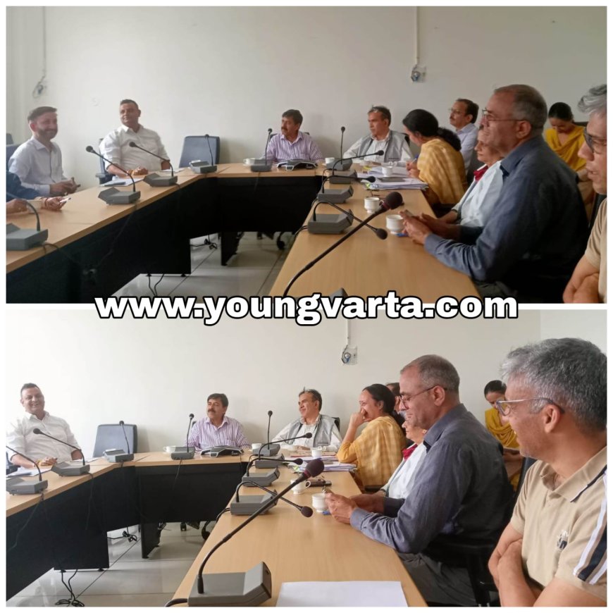 आरकेजीएमसी परिसर को रैगिंग मुक्त बनाए रखने के लिए विद्यार्थियों के प्रतिनिधियों से भी लिया फीडबैक