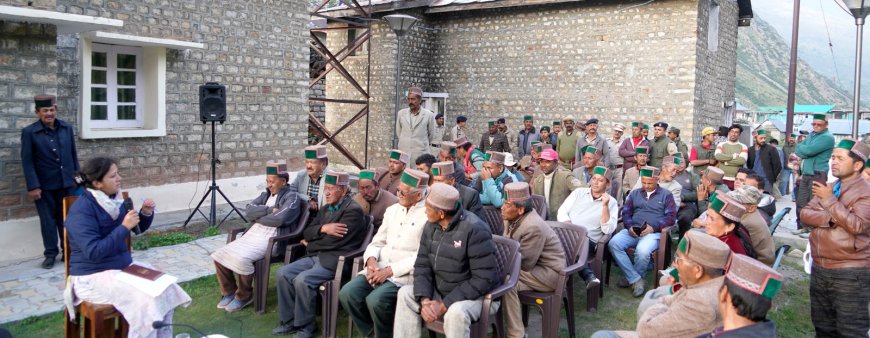 राजस्व मंत्री ने किन्नौर की सीमावर्ती पंचायत छितकुल के नित्थल थाच में राजस्व मंत्री ने भारतीय सेना व स्थानीय मुद्दों पर चर्चा की
