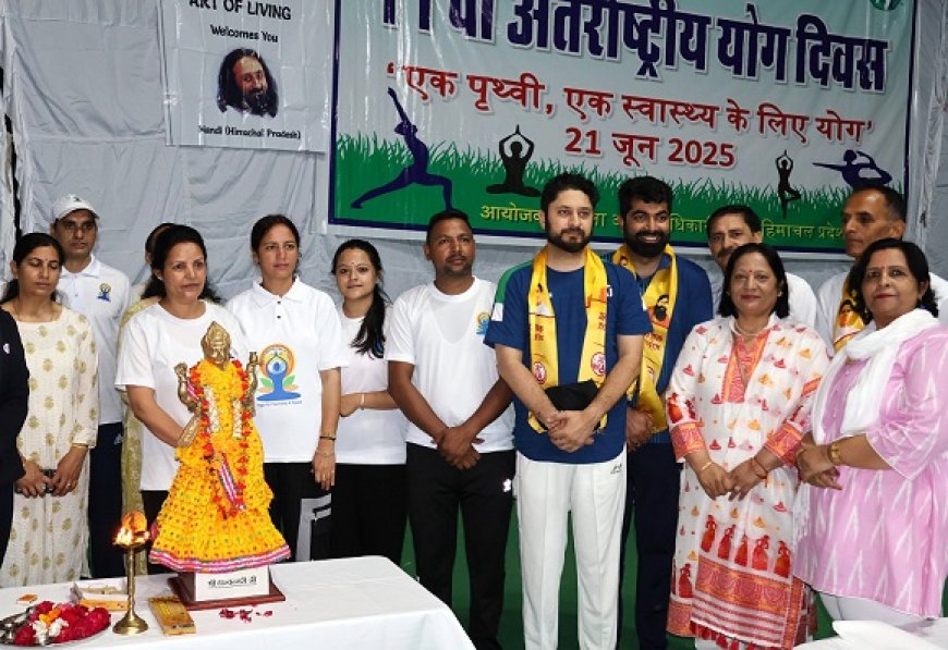 11 वां अंतरराष्ट्रीय योग दिवस का जिला स्तरीय समारोह टाउन हॉल मंडी में हर्षोल्लास से संपन्न