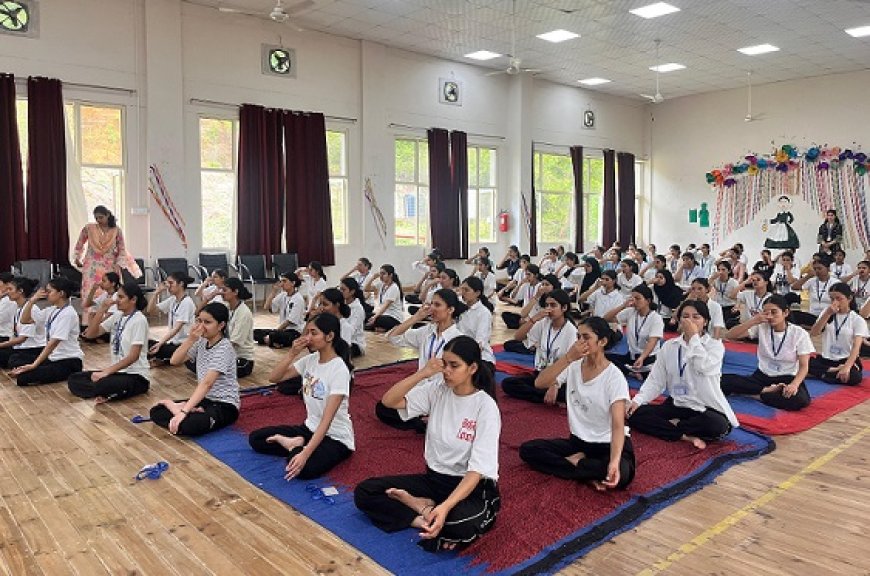 माता पद्मावती कॉलेज ऑफ नर्सिंग नाहन में अंतर्राष्ट्रीय योग दिवस हर्षोल्लास के साथ आयोजित 