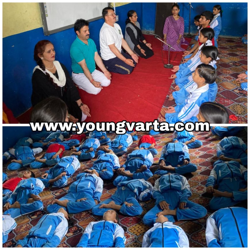 छोगटाली स्कूल में अंतर्राष्ट्रीय योग दिवस पर हुई योग क्रियाएं , शिक्षकों और छात्रों ने किए आसन  