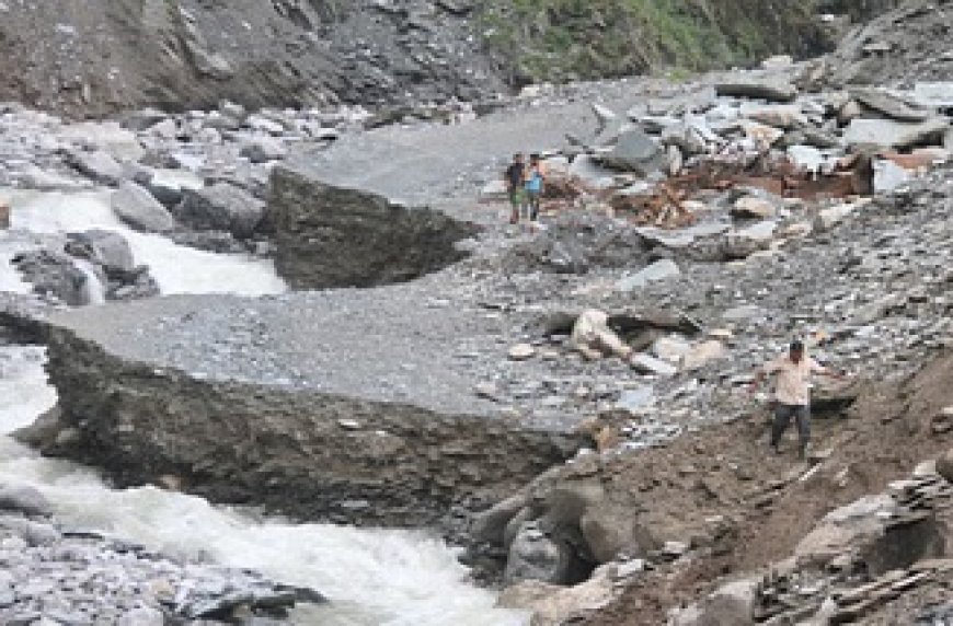 बादल फटने से आई बाढ़ में धर्मशाला और कुल्लू में छह लोग अभी भी लापता,खड्ड में एक शव बरामद