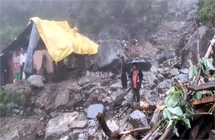 शिमला के रामपुर उपमंडल के अंसरपारा पंचायत में रात दो बजे अचानक बादल फटने से काफी नुकसान
