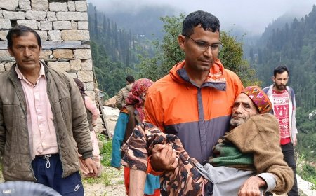 आपदा प्रभावित पियाला डेजी गांव तक पहुंचा बचाव दल, 65 लोगों को निकाला सुरक्षित : उपायुक्त