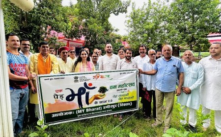 माय भारत हमीरपुर द्वारा एक पेड़ मां के नाम अभियान 2.0 के तहत गसोता महादेव मंदिर के प्रांगण में किया पौधा रोपण