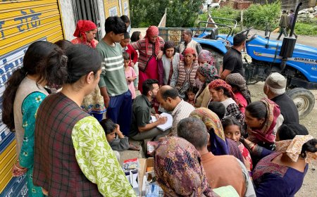 आपदा प्रभावित क्षेत्र में घर-द्वार पर प्राथमिक स्वास्थ्य सेवा, दवाइयां और सेनेटरी पैड पहुँचा रही अस्पताल सांसद मोबाइल स्वास्थ्य सेवा : अनुराग ठाकुर