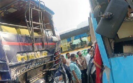 जम्मू-कश्मीर के कुलगाम जिले में कई वाहनों की टक्कर में करीब 10 अमरनाथ तीर्थयात्री घायल