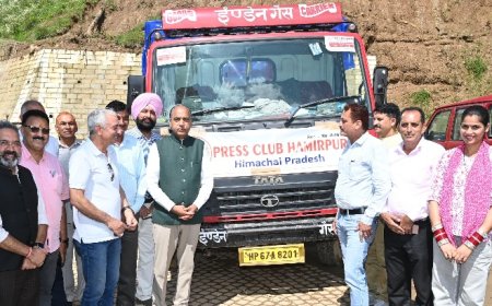 जयराम ठाकुर ने शिल्लीबागी, थनूटा और केल्टी में बांटी राहत सामग्री,दान कर रहे लोगों और संस्थाओं का जताया आभार 