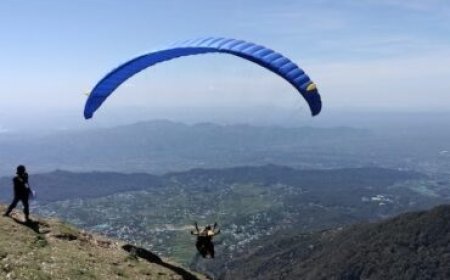 इंद्रूनाग पैराग्लाइडिंग साइट पर पैराग्लाइडर के उड़ान भरने के दौरान खाई में गिरने से गुजरात के पर्यटक की मौत