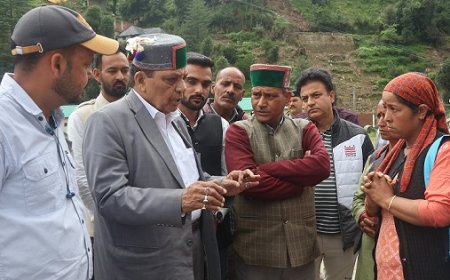 स्वास्थ्य मंत्री ने सराज के आपदा प्रभावित क्षेत्रों में राहत एवं पुनर्वास कार्यों का लिया जायजा 