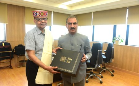 मुख्यमंत्री ने 16वें  वित्त आयोग के अध्यक्ष से राजस्व घाटा अनुदान जारी रखने का आग्रह किया