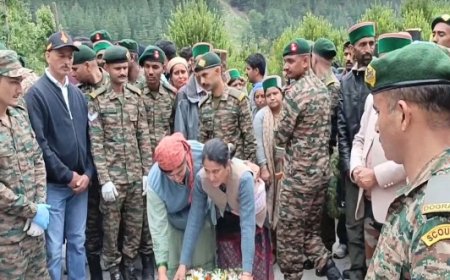 बलिदानी नायक पुष्पेंद्र नेगी का सैन्य सम्मान के साथ अंतिम संस्कार,पत्नी कीर्ति नेगी ने दी अंतिम विदाई  