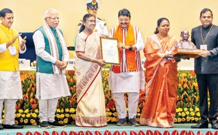 लगातार आठवीं बार देश का सबसे स्वच्छ शहर चुना गया इंदौर , बड़े शहरों में अहमदाबाद तो छोटे शहरों में नोएडा ने मारी बाजी