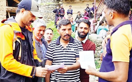 सराहनीय : मंडी त्रासदी में एसडीआरएफ जवान बने देवदूत, कई किलोमीटर पैदल सफर कर लोगों तक पहुंचाया जरूरी सामान 